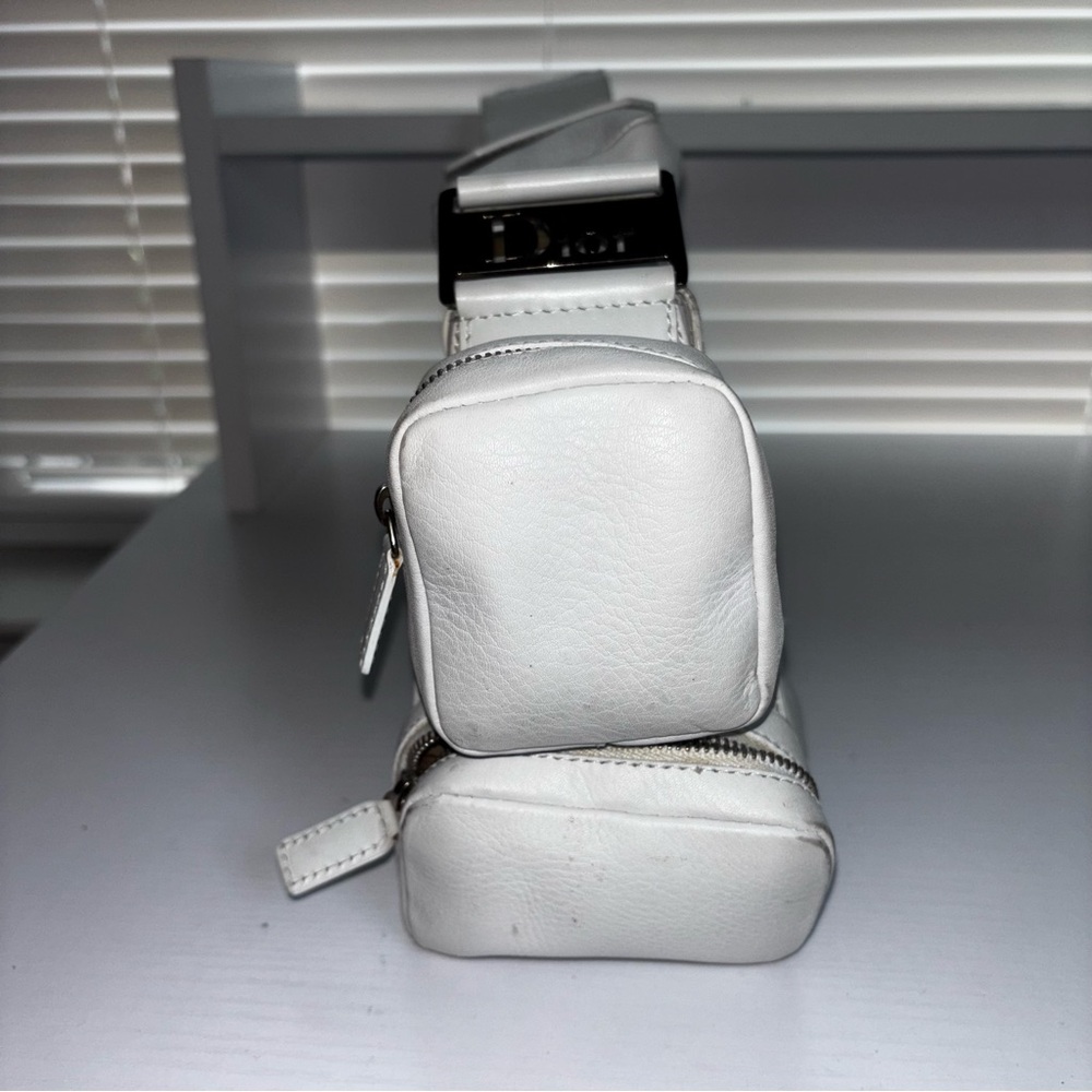 CHRISTIAN DIOR
White Leather Street Chic Columbus Avenue Multipocket Bag - Picture 6 of 16